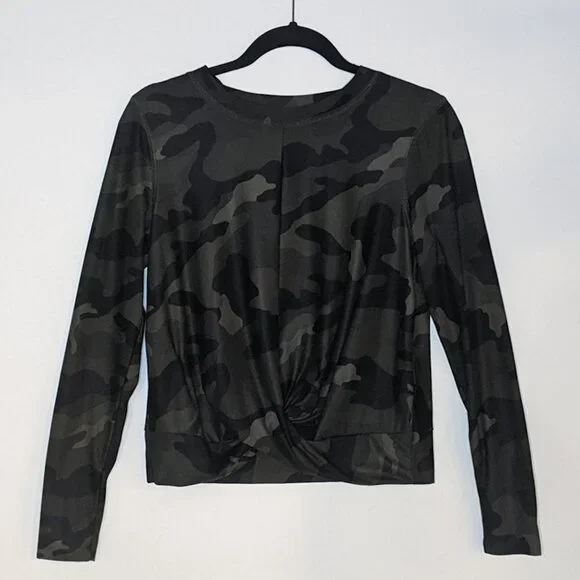 Old Navy Active Long Sleeve Medium Top Camo - Picture 1 of 7